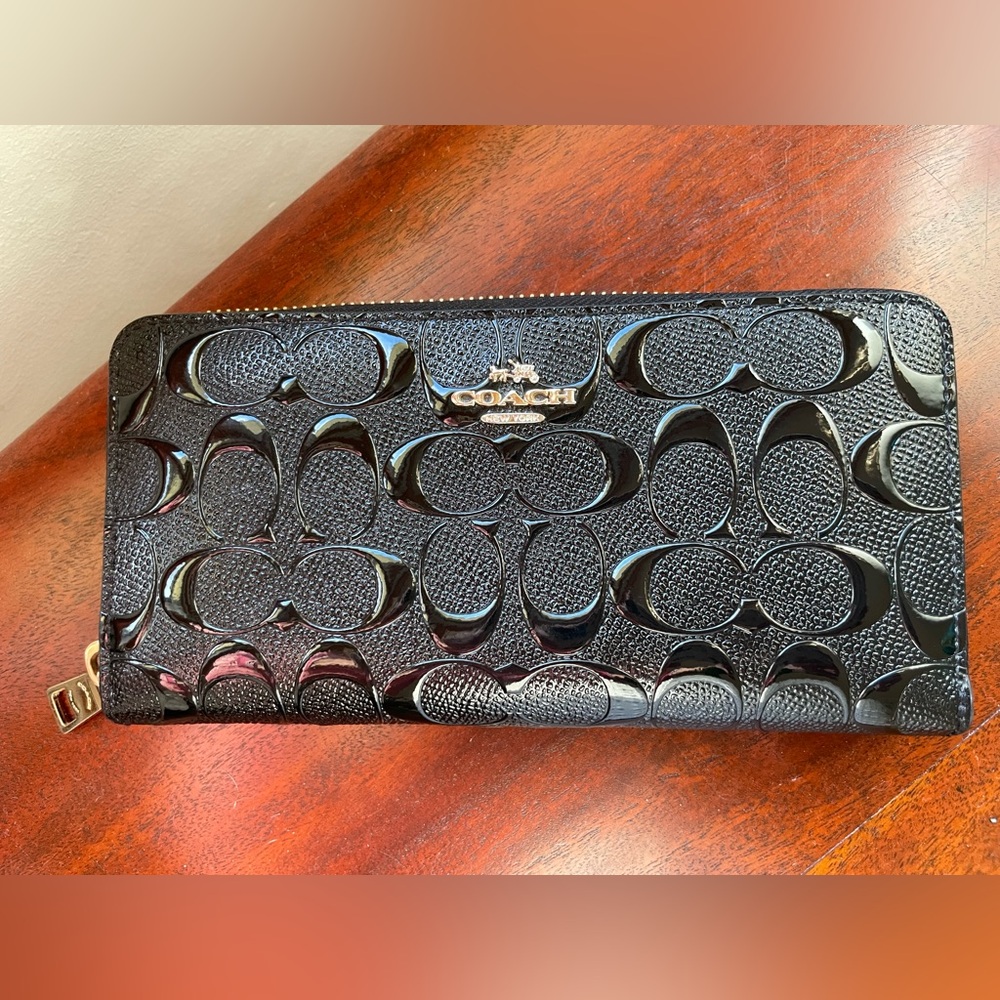 Coach Long Zip Around Wallet in Black Signature Leather- Excellent Condition